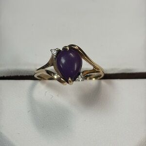 This is a vintage estate sale ring in 14KP gold. Purple stone center